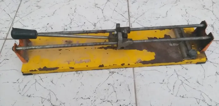 Cortador e Riscador de Pisos e Azulejos