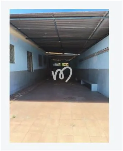 2 imóveis -Terreno com aproximadamente 720m2 e área construída com aproximadamente 500 M2