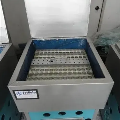 VENDO UMA MÁQUINA SEMENOVA COM 6 FORMAS DE 28 CV 6 EXTRATOR 1ALINHADOR 12.000,00