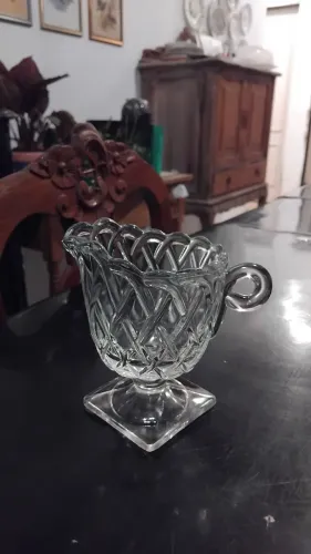 Molheira em vidrão lapidado