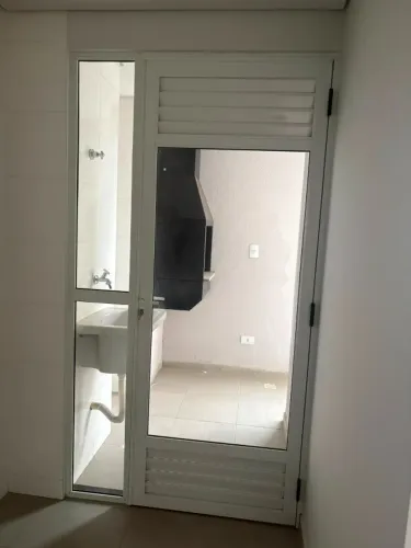 Porta de metal e vidro NOVA