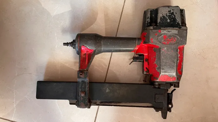 Grampeador Pneumático Profissional marca Pacar, Modelo 14/50.