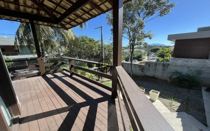 A POUCOS METROS DA AREIA, NA ILHA DO FRADE - CASA DE ALTO PADRÃO COM 924m² COM 4 SUÍTES