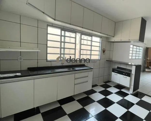 Casa à venda em Uberaba (Oneida Mendes) 2 Quartos, 3 Vagas, Financiável