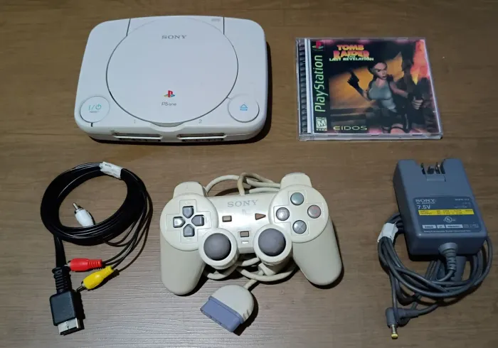 PlayStation 1 Baby Completo + Controle Original + Fonte Original - R$ 400