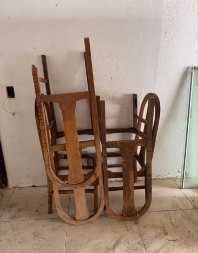 Cadeiras de madeira maciça estilo clássico para restauração