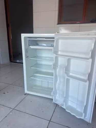 Frigobar mídeia semi novo