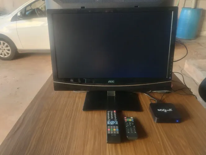 Monitor da marca AOC 24 polegadas tockscreen