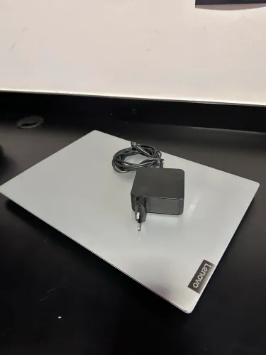 Notebook Lenovo Ryzen 5
