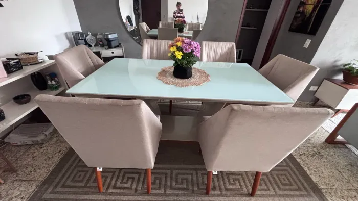 Mesa com cadeiras sala de jantar