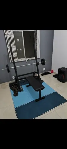 Supino reto e anilhas 