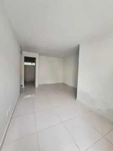 Vendo ou Alugo, Apto térreo, reformado no Cond.SuperLife Coqueiro, c/3 quartos, sendo 1 su