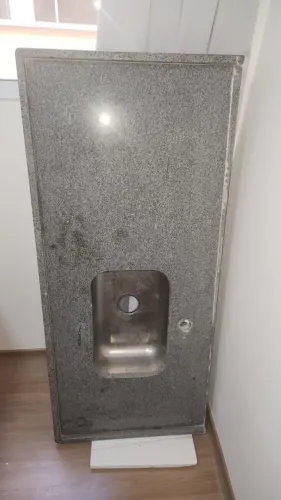 Pia de Granito Cinza 1,35 x 0,60 com Cuba de Inox