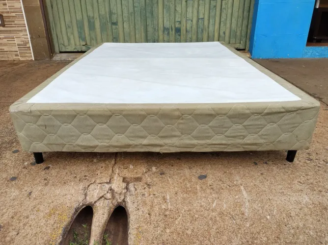 Vendo base de box casal padrão usada