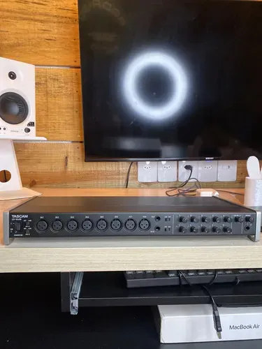 Interface de áudio Tascam 16x08