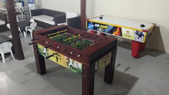 Locação de Pebolim, mesa de Air Game e Fliperama. e Pula pula  inflável.