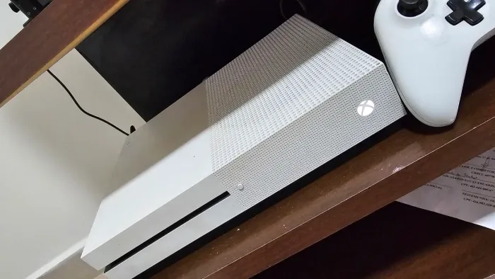 Xbox one S 1tb + 5 jogos