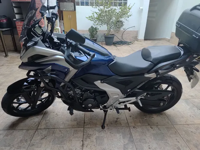 NC 750 X com baixo km.