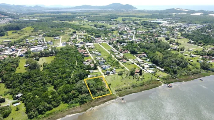 Terreno Exclusivo à Beira da Lagoa de Ibiraquera - 2.609,77 m² com Escritura Pública no Ca