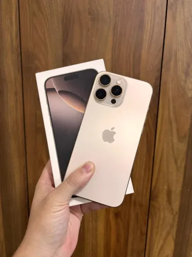 iPhone 16 pro maxx com 256gg e brindes / levo até você
