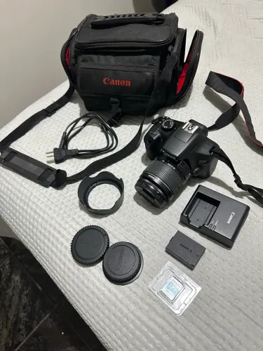 Máquina fotográfica cânon semi nova 