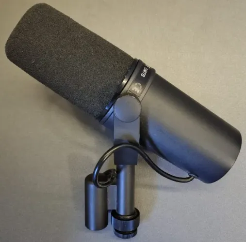 Microfone SHURE SM7B.