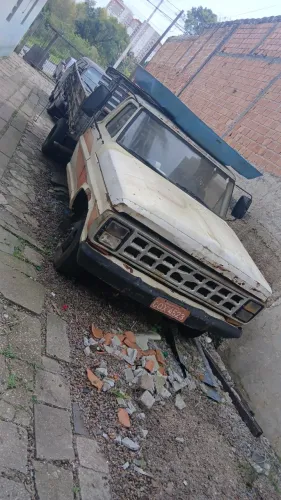 Vendo F4000, ano 86