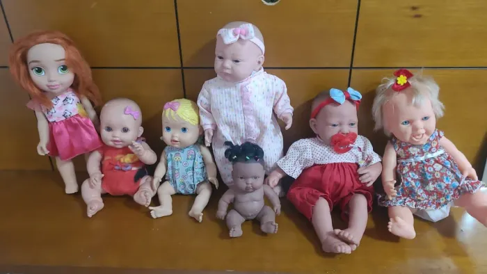 Lote de bonecas