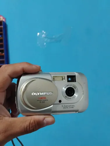 Camera digital Olympus 3.2 mp D-395