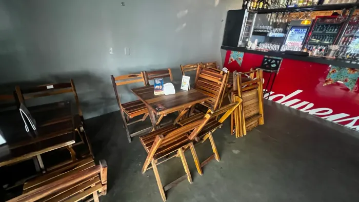 CONJUNTO MESAS E CADEIRAS