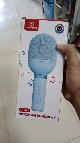 microfone de musica karaoke com luzes rgb com duração de ate 3 ou 4 horas