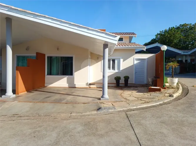 Casa à venda em Sorocaba / Condomínio Fechado / 3 Dormitórios