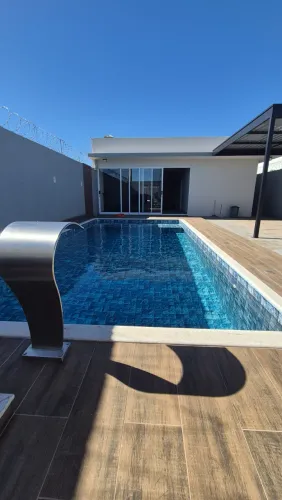 Casa térrea, dois dormitórios, com piscina - Piratininga