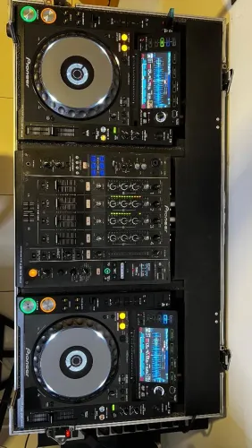 2 CDJ 2000 NEXUS + MIXER DJM 900 NEXUS