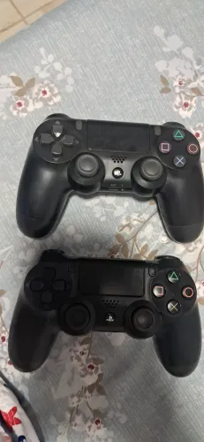 Dois controles ps4