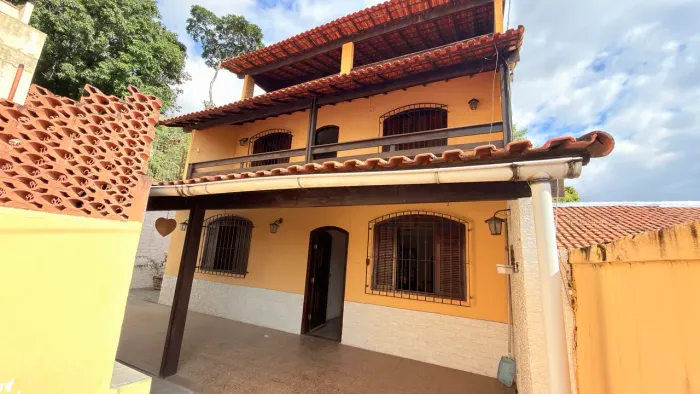 Casa duplex independente centro de São Gonçalo RJ