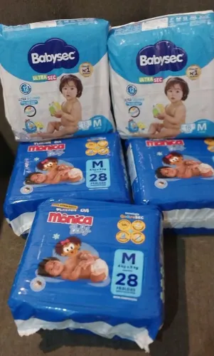 Fraldas tam M, 5 pacotes, 55 reais o lote, retirar no Méier.