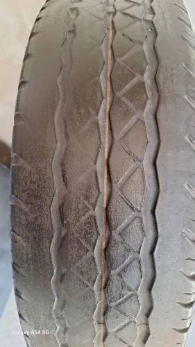 Pneu para Van 205/75R16 roda um pouco ainda