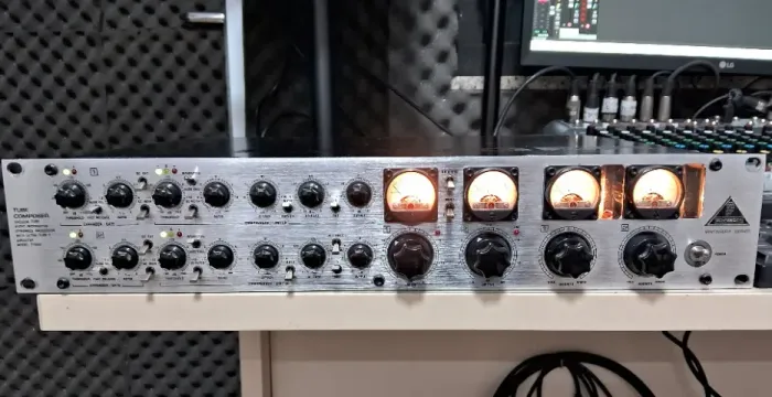 Compressor Valvulado Stéreo Behringer T1952 Tube Composer Com Gate/Expander e Limiter
