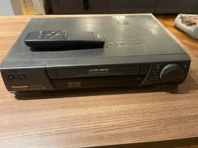 VIDEO CASSETE PANASONIC SUPER DRIVE + CONTROLE ORIGINAL