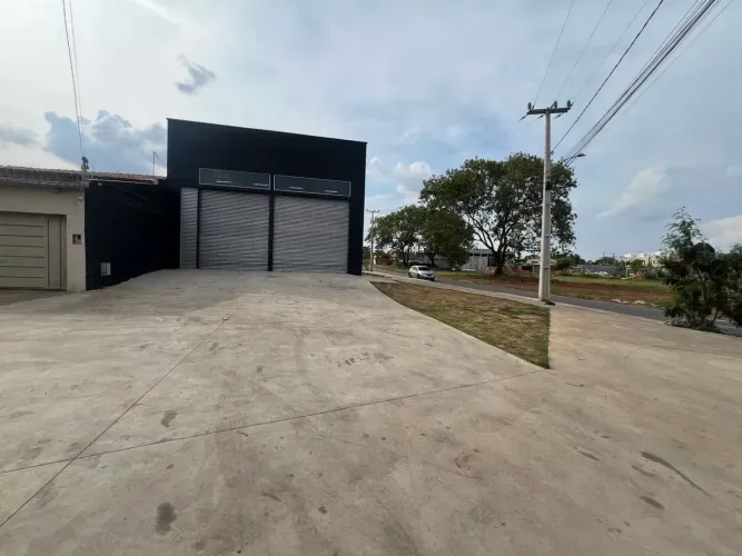 BARRACO JÁ LOCADO COM RENDA DE 5 MIL  15 VAGAS PARA CARROS  BEM LOCALIZADO