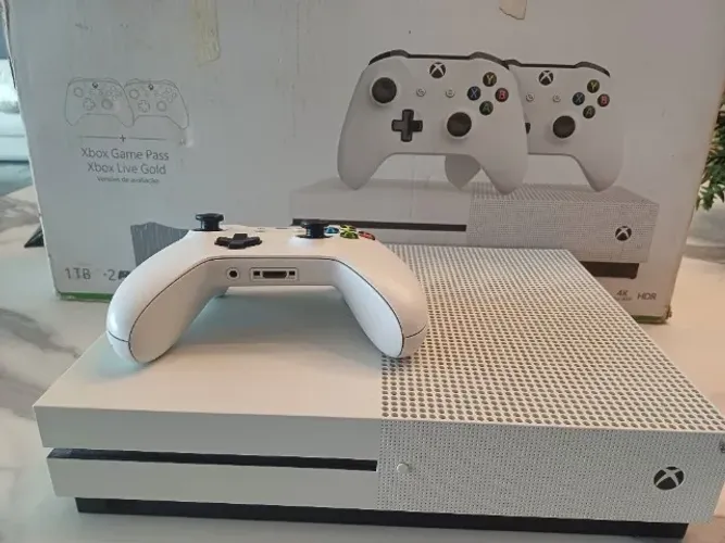 XBOX ONE S 1TB Blu-ray 4K Ultra HD