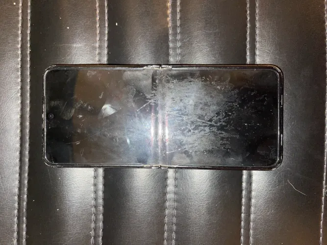 Samsung Galaxy Z Flip5 - Para Conserto / Retirada de Peças