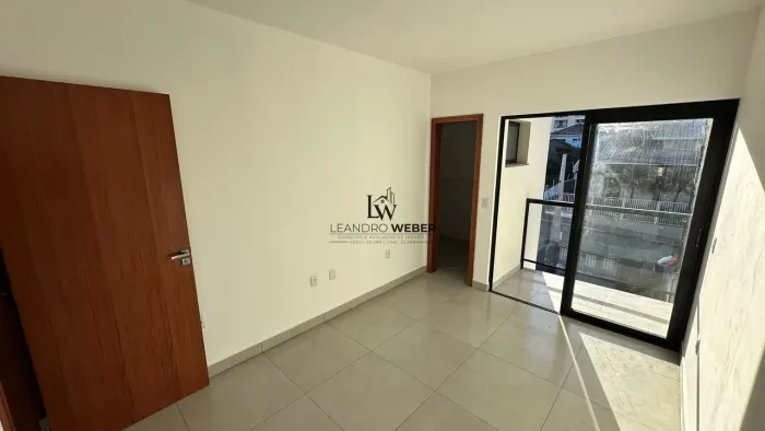 Sobrado com 2 Suítes - Areias - São José - SC