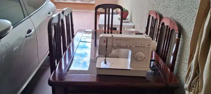 Máquina de costura portatil