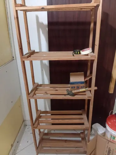 ESTANTE DE PINO EM BOM ESTADO