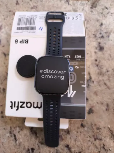 Vendo um BIP 6 novo com duas pulseiras e mais uma película Um Smart Watch novo top 