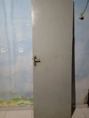 Porta usada. Com poucas marcas