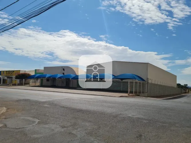Galpão com patio para Venda Entrada da Cidade.