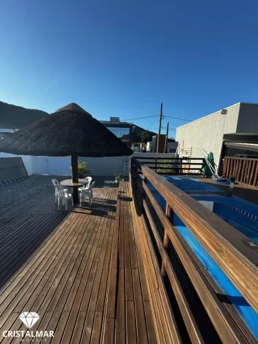 Casa de condomínio com 6 quartos e piscina
